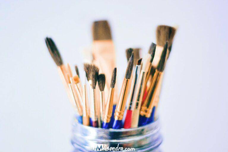 shallow photography of brushes on jar