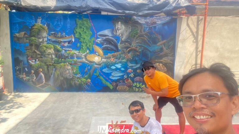 The West Philippine Sea Mural - selfie